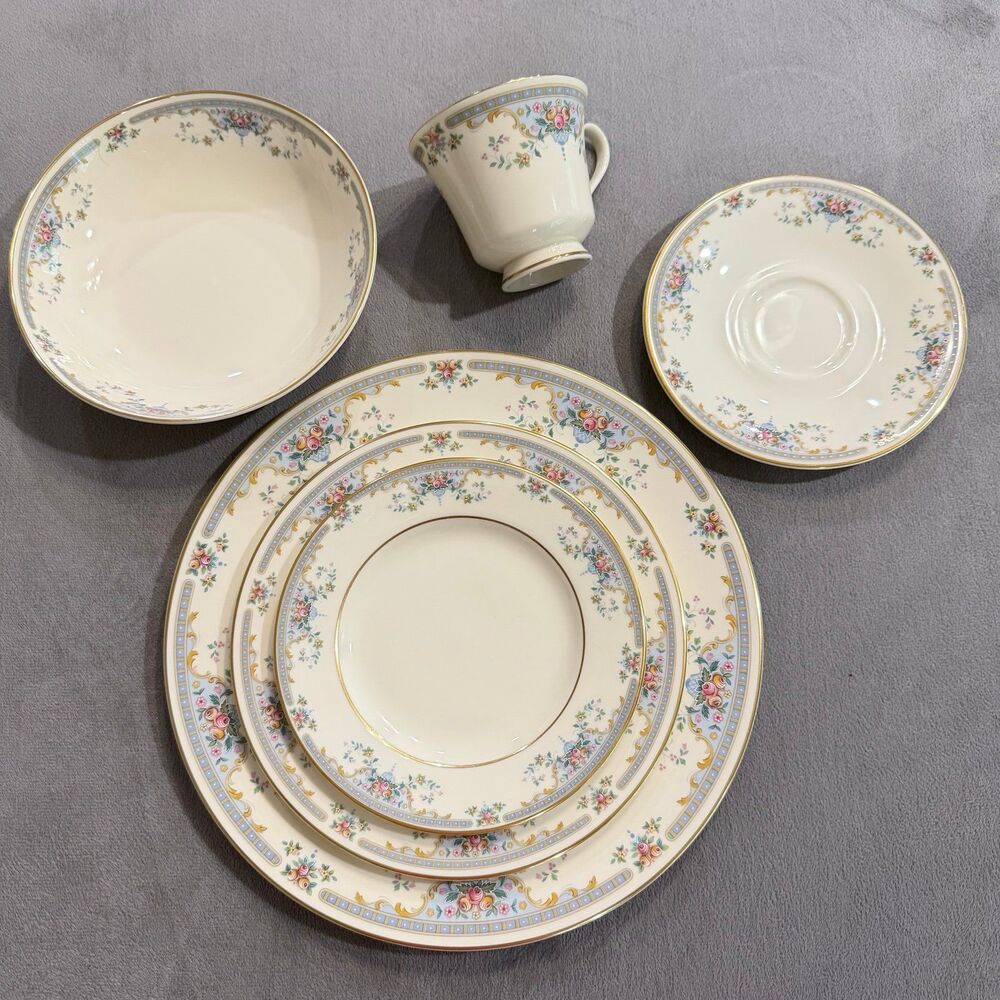 Royal Doulton Juliet 6 Piece Place Setting England Fine Bone China - Picture 2 of 7